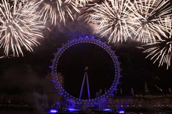 Erleben Sie gemeinsam mit anderen Menschen das Feuerwerk in London