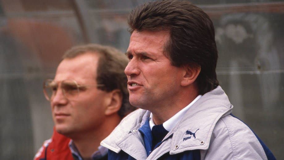 Vier Meisterschaften feierte der gebürtige Gladbacher Jupp Henyckes mit der Fohlen-Elf als Spieler. Nach seiner aktiven Karriere arbeitete er weitere acht Jahre erfolgreich als Trainer am Bökelberg, ehe er 1987 dem Ruf aus München folgte. Mit den Bayern, die er noch zwei weitere Male trainierte, wurde er kurz darauf Meister. Vier Meisterschaften feierte der gebürtige Gladbacher Jupp Henyckes mit der Fohlen-Elf als Spieler. Nach seiner aktiven Karriere arbeitete er weitere acht Jahre erfolgreich als Trainer am Bökelberg, ehe er 1987 dem Ruf aus München folgte. Mit den Bayern, die er noch zwei weitere Male trainierte, wurde er kurz darauf Meister.