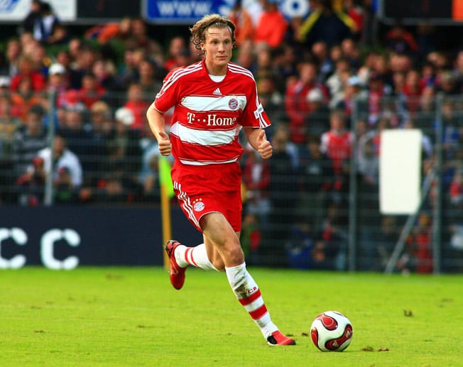 Marcell Jansen kommt aus der Gladbacher Jugend, wird 2005 Nationalspieler und wechselt zwei Jahre später zu den Bayern. Lange bleibt er trotz eines Vierjahresvertrags aber nicht. Nach nur einer Saison verabschiedet sich Jansen wieder und zieht weiter zum HSV. Marcell Jansen kommt aus der Gladbacher Jugend, wird 2005 Nationalspieler und wechselt zwei Jahre später zu den Bayern. Lange bleibt er trotz eines Vierjahresvertrags aber nicht. Nach nur einer Saison verabschiedet sich Jansen wieder und zieht weiter zum HSV.