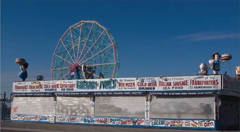 ... ebenso wie Deno’s Wonder Wheel Amusement Park auf Coney Island,...