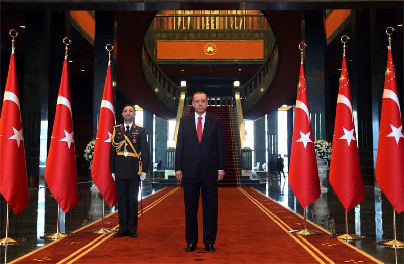 Recep Tayyip Erdogan in seinem Palast. Am Mittwoch wurde die neue Residenz des türkischen Präsidenten in der Landeshauptstadt Ankara eröffnet.