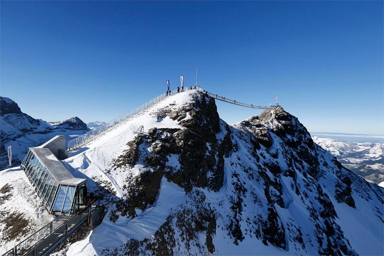 Der "Peak Walk by Tissot" verbindet den Vorgipfel (View Point) mit dem fünf Meter höher gelegenen Hauptgipfel (Scex Rouge).