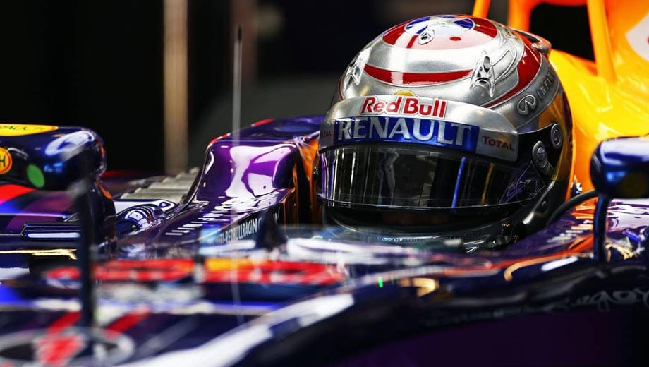 Sebastian Vettel wird im ersten Training Siebter, im zweiten nach einem Motoren- und Getriebewechsel nur Letzter.