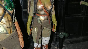 Rihanna als Teenage Mutant Ninja Turtle verkleidet auf der Halloween-Party von Jonathan Ross in New York.