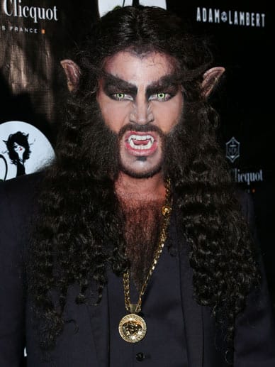Adam Lambert feierte als Werwolf verkleidet in West Hollywood Halloween.