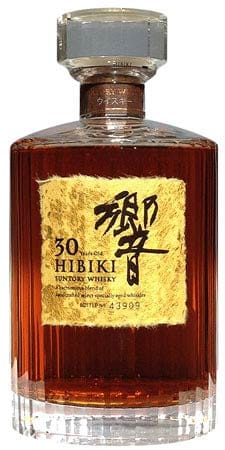 Ebenfalls 2007 gewinnt der 30-jährige Hibiki von Suntory den Preis als World’s Best Blended Whisky. Die Ehrung behält er auch 2008. Hibiki bedeutet Harmonie. Den 30-Jährigen in der Flasche mit den 24 Facetten haben wir gar nicht mehr entdeckt. Der 17-Jährige kostet rund 120 Euro.