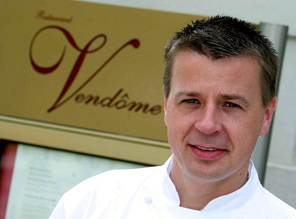 In Bergisch Gladbach verwöhnt Joachim Wissler als Küchenchef des Restaurants "Vendôme" des Schlosses "Bensberg" seine Gäste.