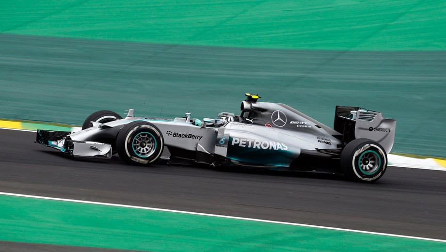 Die Bestzeit legt Nico Rosberg auf den brandneuen Asphalt des Autodrome Jose Carlos Pace.