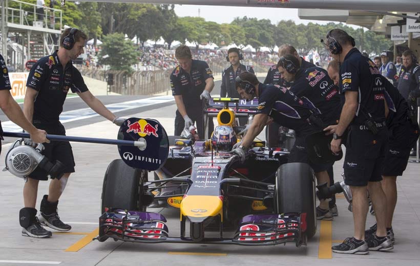 Daniel Ricciardo erreicht Platz zehn und liegt damit vier Positionen vor Red-Bull-Kollege Sebastian Vettel.