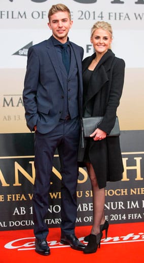 Christoph Kramer und seine Freundin Celina ließen sich die Weltpremiere des WM-Films ebenfalls nicht entgehen.