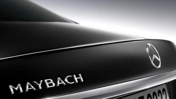 Spektakuläres Comeback: Die Automarke Maybach kehrt zurück. Zwei Jahre nach dem Aus für die Luxuslimousine taucht zumindest der Name wieder auf als Submarke für die nobelste Version der S-Klasse.