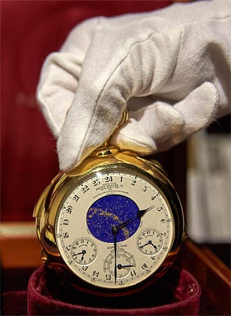 Das liegt am legendären Ruf des Meisterstücks aus der Schweiz: Die "Henry Graves Supercomplication" gilt als aufwändigste per Hand gefertigte Uhr der Welt.