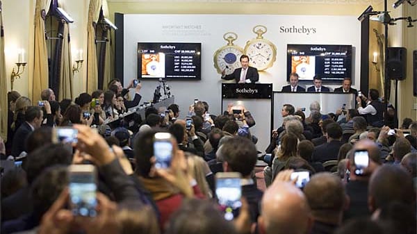 Eine goldene Taschenuhr erzielte bei einer Versteigerung des Auktionshauses Sotheby's am 11.11.2014 mit einem Preis von 17,1 Millionen Euro einen neuen Rekord.