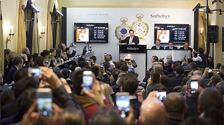 Eine goldene Taschenuhr erzielte bei einer Versteigerung des Auktionshauses Sotheby's am 11.11.2014 mit einem Preis von 17,1 Millionen Euro einen neuen Rekord.