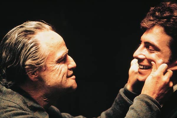 Marlon Brando (im Bild links) erhielt 1973 für seine Darstellung des Oscar als bester Hauptdarsteller. Für Regisseur Francis Ford Coppola bedeutete der Film den Durchbruch.