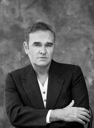 Sowohl mit The Smiths als auch solo zeichnet sich Morrissey vor allem durch seine bitterbösen Texte aus, mit denen er in meist melodisch-tragischem Gesang soziale und politische Missstände ins Visier nimmt.