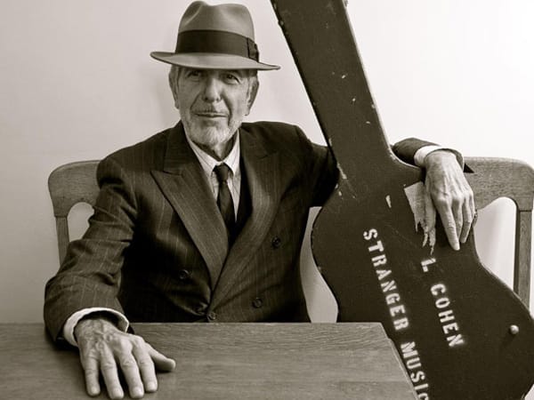 Als singender Poet mit der sanften Stimme ist Leonard Cohen bekannt. Weltbekannt und vielfach gecovert ist unter anderem sein Song "Hallelujah".