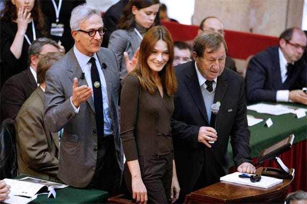 Im Jahr 2012 gab sich die Grande Dame die Ehre: Präsidenten-Gattin Carla Bruni.