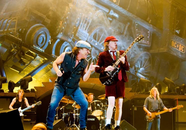 AC/DC wurde 1973 von den Brüdern Angus und Malcolm Young gegründet und gehört zu den Pionieren des Hardrock