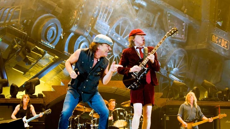 AC/DC wurde 1973 von den Brüdern Angus und Malcolm Young gegründet und gehört zu den Pionieren des Hardrock