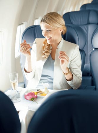Es dürfen gerne Champagner und Kaviar sein. Auf einem Kreuzflug bekommen die Kunden auch kulinarisch einiges geboten.