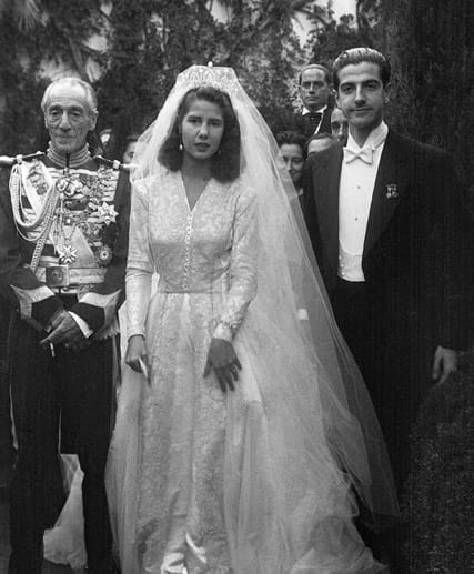 Die Herzogin von Alba im Jahr 1947 mit ihrem frisch angetrauten Ehemann Luis Martinez.