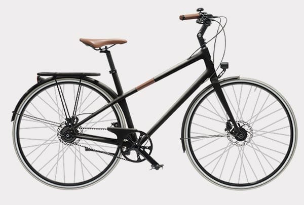 Auch das für seine Handtaschen bekannte französische Modehaus Hermès bietet edle Bikes wie das Modell "Flâneur". Für 8100 Euro gibt es ein klassisch anmutendes Fahrrad mit Carbonrahmen, acht Gängen und einem lautlosen Zahnriemen, der die ölige Fahrradkette ersetzt.