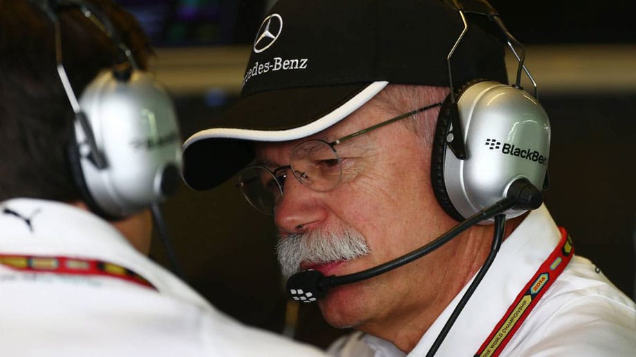 Zum Qualifying-Samstag ist der Boss gekommen: Dieter Zetsche, Vorstandsvorsitzender der Daimler AG.