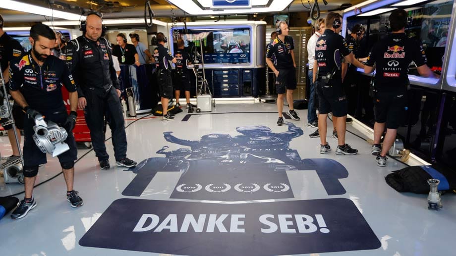 Die Red-Bull-Crew hat sich zum Abschied von Sebastian Vettel etwas einfallen lassen.