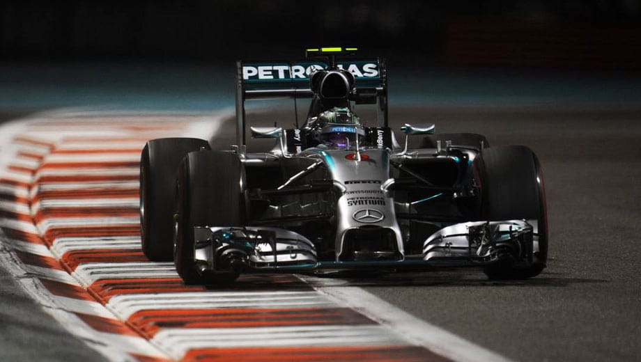 Nico Rosberg aber beißt sich in das Saisonfinale hinein. Nachdem Hamilton am Freitag zweimal vorne lag, schlägt der Deutsche am Samstagvormittag im dritten Training zurück.