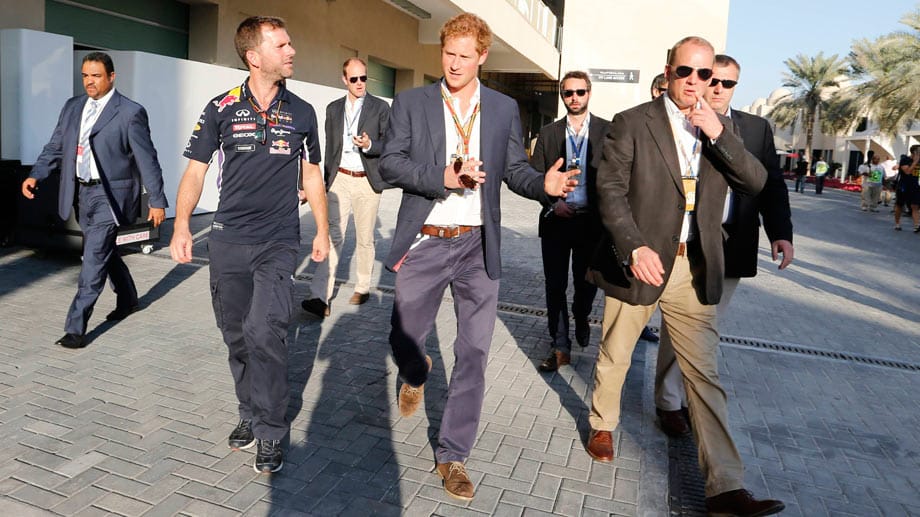 Auch Prinz Harry (Mitte) will dabei sein, wenn Hamilton zum zweiten Mal Weltmeister wird.