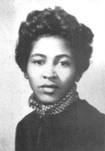 Zur Welt kam die Sängerin 1939 in dem Südstaatennest Nutbush bei Brownsville im US-Bundesstaat Tennessee. Wie für so viele musikalisch begabte Afro-Amerikaner boten die Kirche und der Gospelchor dem Mädchen mit dem bürgerlichen Namen Anna Mae Bullock die erste Bühne.