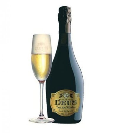 Der Klassiker unter den Champagnerbieren: Das "Deus Brut des Flandres" von der belgischen Brauerei Bosteels erhält die Flaschengärung und seine Reife in Frankreich in einem Champagnerkeller. Es kostet um 17 Euro in der 0,75l-Flasche.