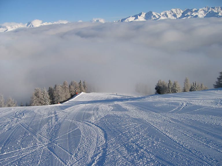 Im Südtiroler Skigebiet Kronplatz gibt es auch einige sehr steile Pisten. "Hernegg" ist die bekannteste und vor allem am Start sehr steil.