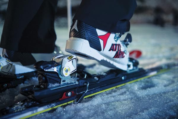 Die Atomic-Skistiefel der Redster-Reihe eignen sich für den Einsatz auf harten und schnellen Pisten. Die Schuhe können individuell an den Fuß des Skiläufers angepasst werden.