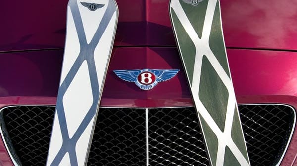 Aus der mehrjährigen Kooperation von Bentley mit der Schweizer Manufaktur Zai ging eine auf 250 Exemplare limitierte Kleinserie hervor, die von Hand gefertigt sogar passend in British Racing Green für rund 8000 Euro ihre Liebhaber fand.