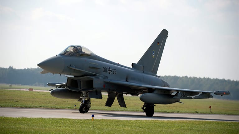 Der "Eurofighter": Von 109 Kampfjets sind nur 42 einsatzbereit. Das ergab ein Bericht über die "materielle Einsatzbereitschaft der Teilstreitkräfte".
