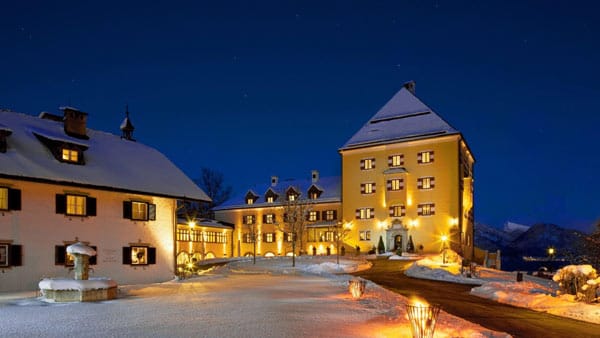 Das Schloss Fuschl in weihnachtlicher Stimmung.