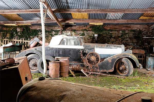 Dieser einstige Schmuckstück hat die vielen Jahren leider nicht besonders gut überstanden: Ein Cabrio der spanisch-schweizerischen Luxusmarke Hispano Suiza aus den 1920er Jahren mit Karosserie von Million-Guiet. 480.000 Euro erlöste das seltene Cabrio.