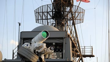 Die Kanone war auf der "USS Ponce" installiert.