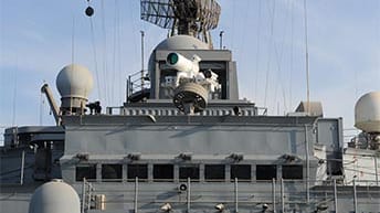 "Laser-Waffen sind leistungsfähig, erschwinglich und werden eine entscheidende Rolle in der Zukunft von Marinekampfhandlungen spielen", sagte Konteradmiral Matthew L. Klunder, Chef der Marineforschung.