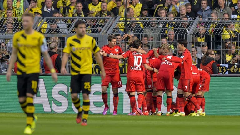 Doch schon am 1. Spieltag gab es den ersten Hinweis darauf, dass was falsch laufen könnte, als Bayer Leverkusens Karim Bellarabi nach nur neun Sekunden das schnellste Tor der Bundesliga-Geschichte gelingt. Am Ende verliert der BVB das Auftaktspiel vor eigenem Publikum mit 0:2.