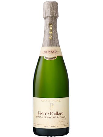 Pierre Paillard ist ein kleines Haus mit elf Hektar Rebfläche. Dieser reinsortige Chardonnay besticht durch klare Zitrusfrucht- und Briochenoten und hat delikate Hefearomen, da er nur für drei Jahre auf der Hefe gelagert wurde. Für 45,99 Euro ist er bei Weinhaus Schröder zu haben.