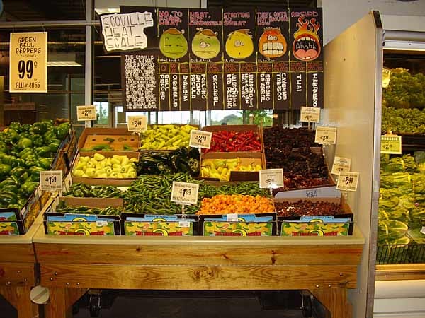 Scharf, schärfer, Lebensgefahr: Auf diesem Stand auf dem Markt in Houston ist die Schärfe der verschiedenen Chilis in allen Sprachen verständlich.