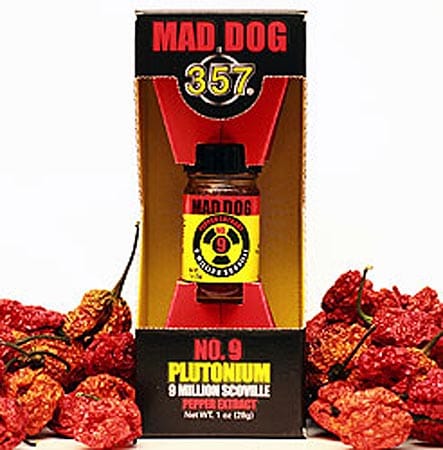 Eine der zwei schärfsten Chilisaucen der Welt: Die "Mad Dog 357 No.9 Plutonium" von Ashley Food aus Massachusetts (USA). Wer zu viel davon auf den Gaumen bekommt, gerät in Lebensgefahr.