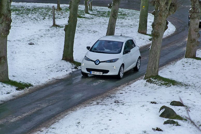 Keine Frostbeule: Im Winter glänzt der Renault ZOE mit seiner serienmäßigen Wärmepumpe, die wie eine Standheizung das Fahrzeug aufwärmt – und im Sommer wirkungsvoll kühlt.