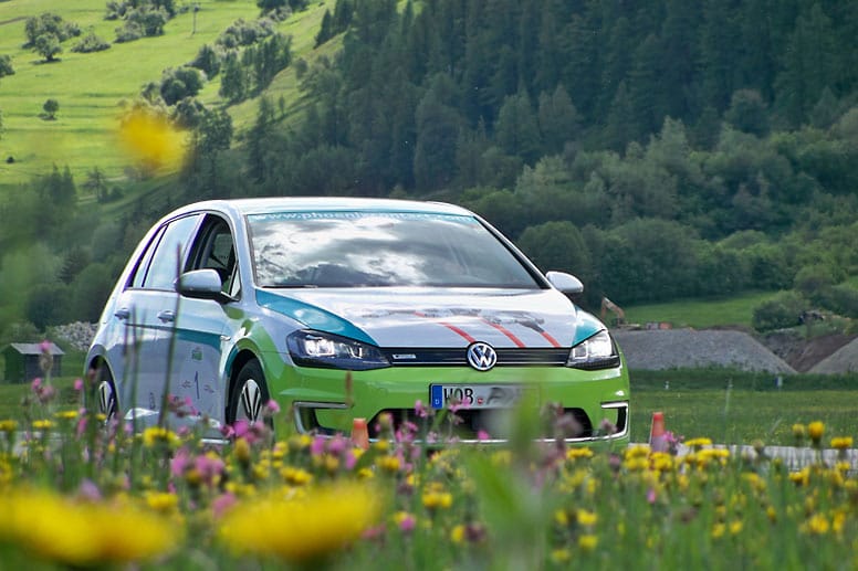 Umweltfreundlicher, kompakter Lademeister: Der VW e-Golf hat den größten Kofferraum und verweist den Renault ZOE knapp auf den zweiten Rang in puncto Platzangebot.