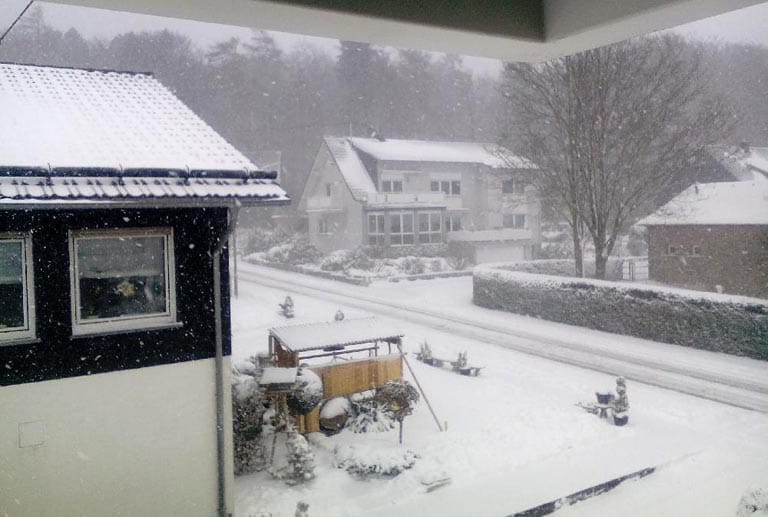 Schneefall zum Mittag in Welschneudorf.