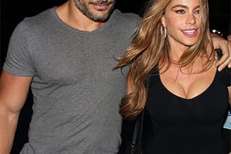 Seit Sommer 2014 sind Sofia Vergara und ihr Schauspielkollege Joe Manganiello ein Paar. Medienberichten zufolge haben sich die beiden am ersten Weihnachtsfeiertag verlobt.