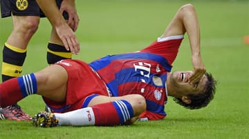 Bayern Münchens Javi Martinez reiste zwar mit ins Trainingslager, kann aber aufgrund der Folgen seines Kreuzbandrisses erst Mitte Februar wieder eingesetzt werden.